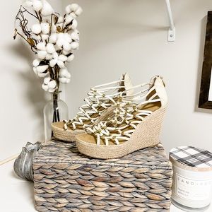 Vince Camuto Ivory Empire Studded Leather Fish Net Espadrille Wedges Size 10